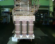 Przekładniki prądowe, przepustowe podłączone do pojedynczego zespołu zacisków dla każdej fazy transformatora